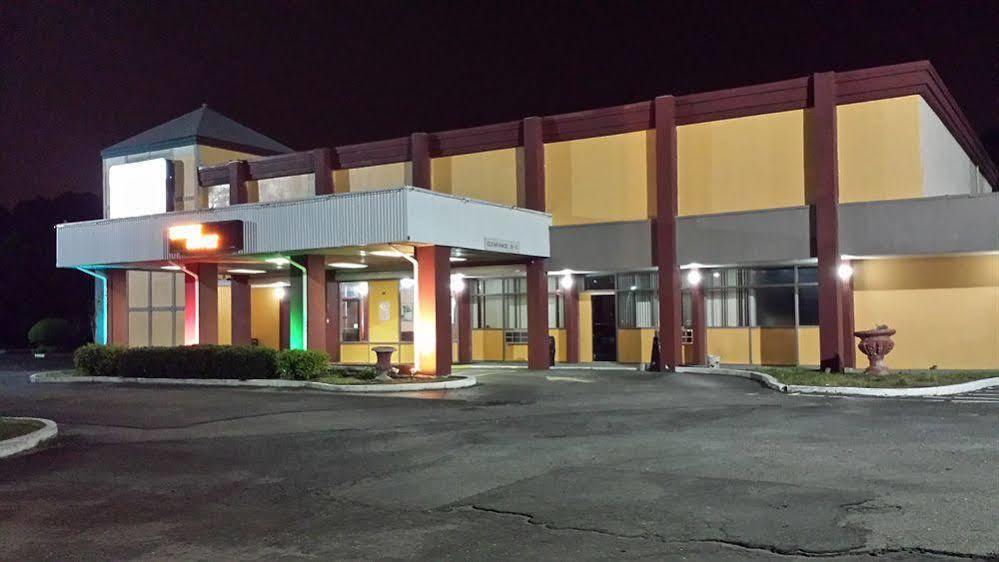 Motel Super 8 By Wyndham Goldsboro Extérieur photo